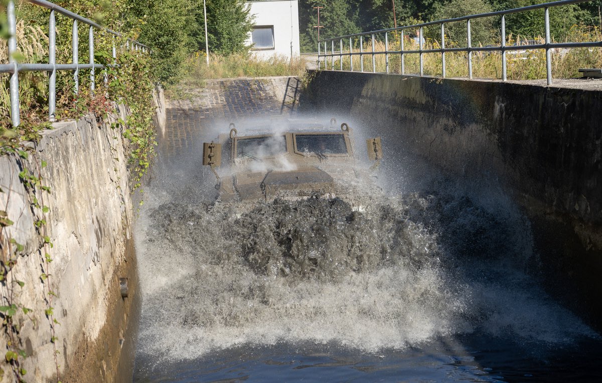 🇨🇿#Czechia: STV M4 Golem MRAP from STV Group during testing at the Military Technical Institute (VTÚ) test polygon.

STV M4 Golem is a licensed 🇿🇦South African <a href="/ParamountGroup1/">Paramount</a> Mbombe 4x4, which <a href="/stv_group/">STV GROUP</a> plans to completly produce at its plants in Czechia and Slovakia. In