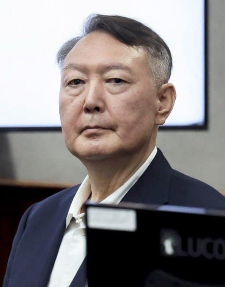 I am deeply saddened and worried about President Yoon in his recent photos. However it also looks like he is putting up a great fight and not bowing down to evil. We must keep fighting for his release!! Stay strong and keep fighting President Yoon! 🇰🇷👊🏻

윤 대통령의 최근 사진을