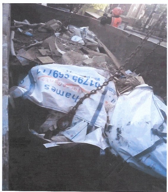 Skips are being delivered around the Country today #wimbledon #putney #beckton #holborn #epsom #Croydon #ingatestone #london #asbestos #skips #skiphire #skiphireuk #cheapskiphire #waitandload #cagelorries #wheeliebins to name just a few... Call today on 020 3876 7552