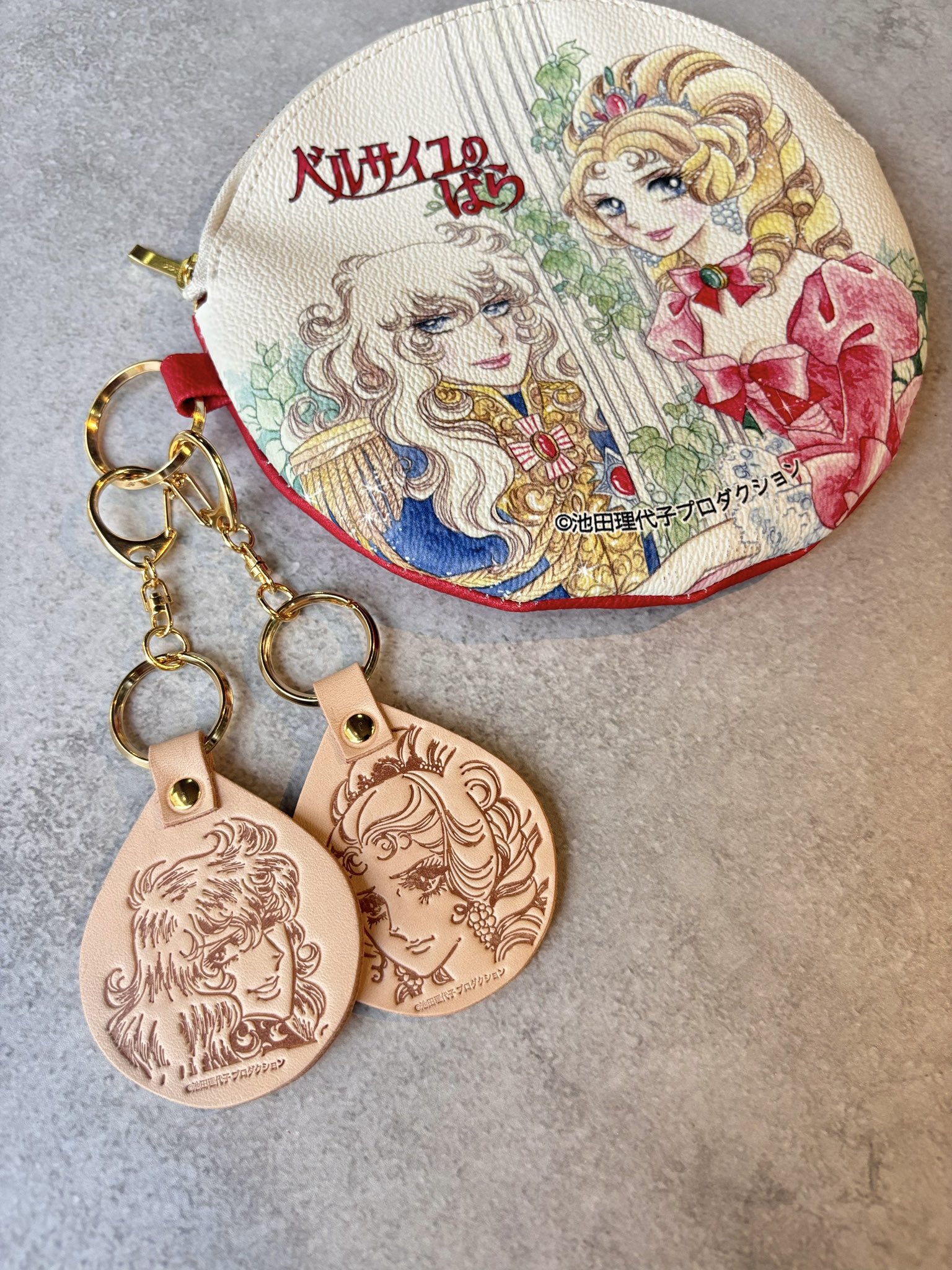 ベルサイユのばら オスカルハンドタオル 勲章モチーフキーホルダー他