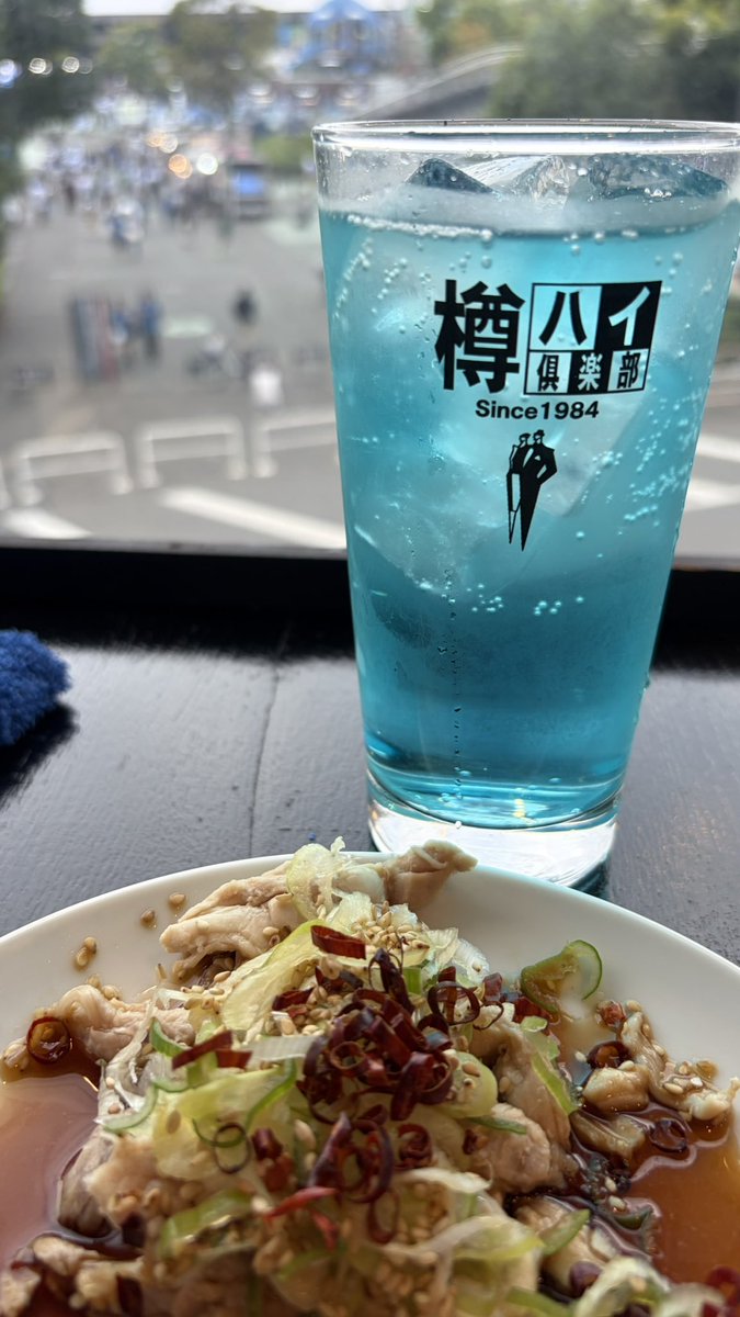 Mr___banana's tweet photo. 練習見学終わりに一杯🦁 https://t.co/k3d7UFBFfu