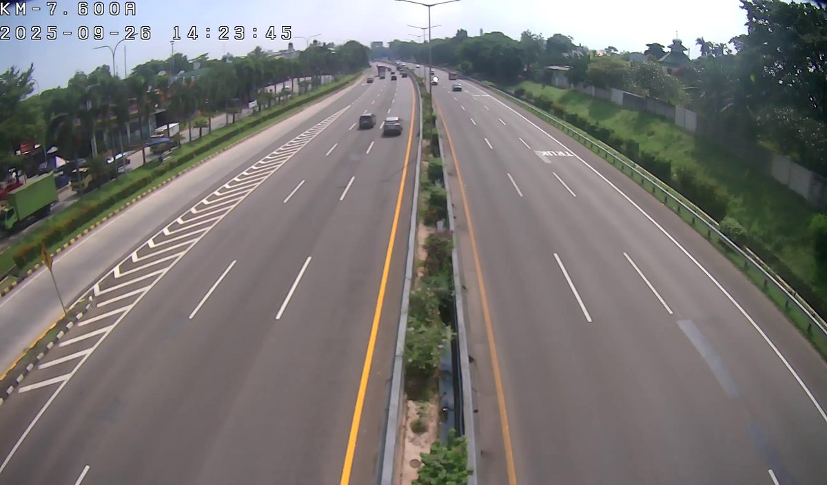 infotolbsd's tweet image. 14:23 WIB lalin ruas tol Pondok Aren-Serpong lancar di kedua arah cuaca cerah,tetap tertib saat berkendara dan jaga jarak aman anda.
@TMCPoldaMetro @RadioElshinta @SonoraFM92