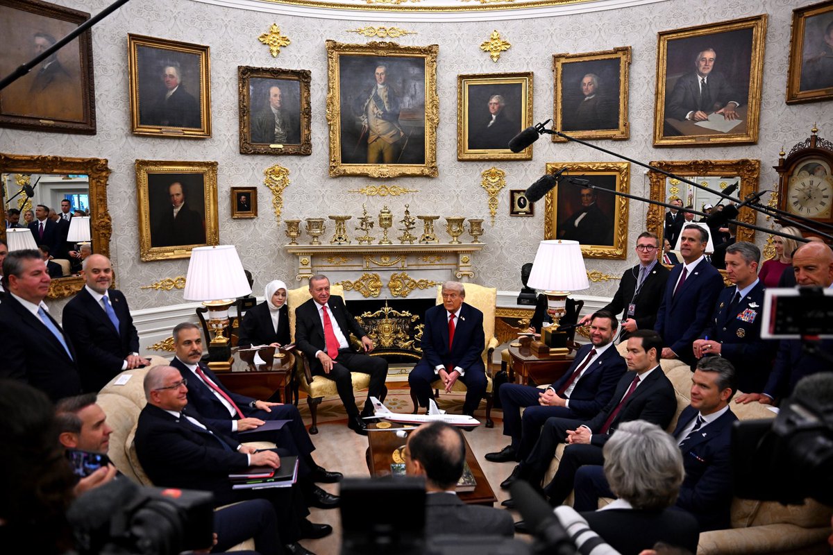 Bölgesel güç olduğumuz ABD ziyareti ile bir kez daha gündemde .
Sadece bölgemizde değil ,
NATO ‘da , 
Türk dünyasında ,
Dünya İslam Örgütlerinde,Afrika’da 
etkin güc Türkiye Cumhuriyeti Başkanı ve ekibi 🇹🇷🇹🇷🇹🇷🇹🇷

Teşekkürler <a href="/RTErdogan/">Recep Tayyip Erdoğan</a>