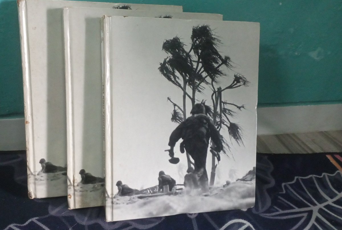 Seri WW II Time Life
Bahasa Inggris
Hard cover
Ukuran buku besar.
Tebal 208 Halamqn
Rp 100.000 per buku
WA  0888-2542-292