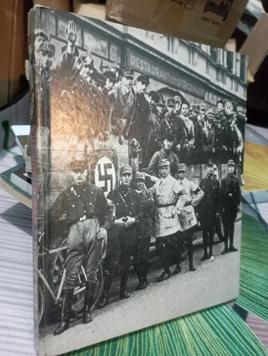 Seri WW II Time Life
Bahasa Inggris
Hard cover
Ukuran buku besar.
Tebal 208 Halamqn
Rp 100.000 per buku
WA  0888-2542-292