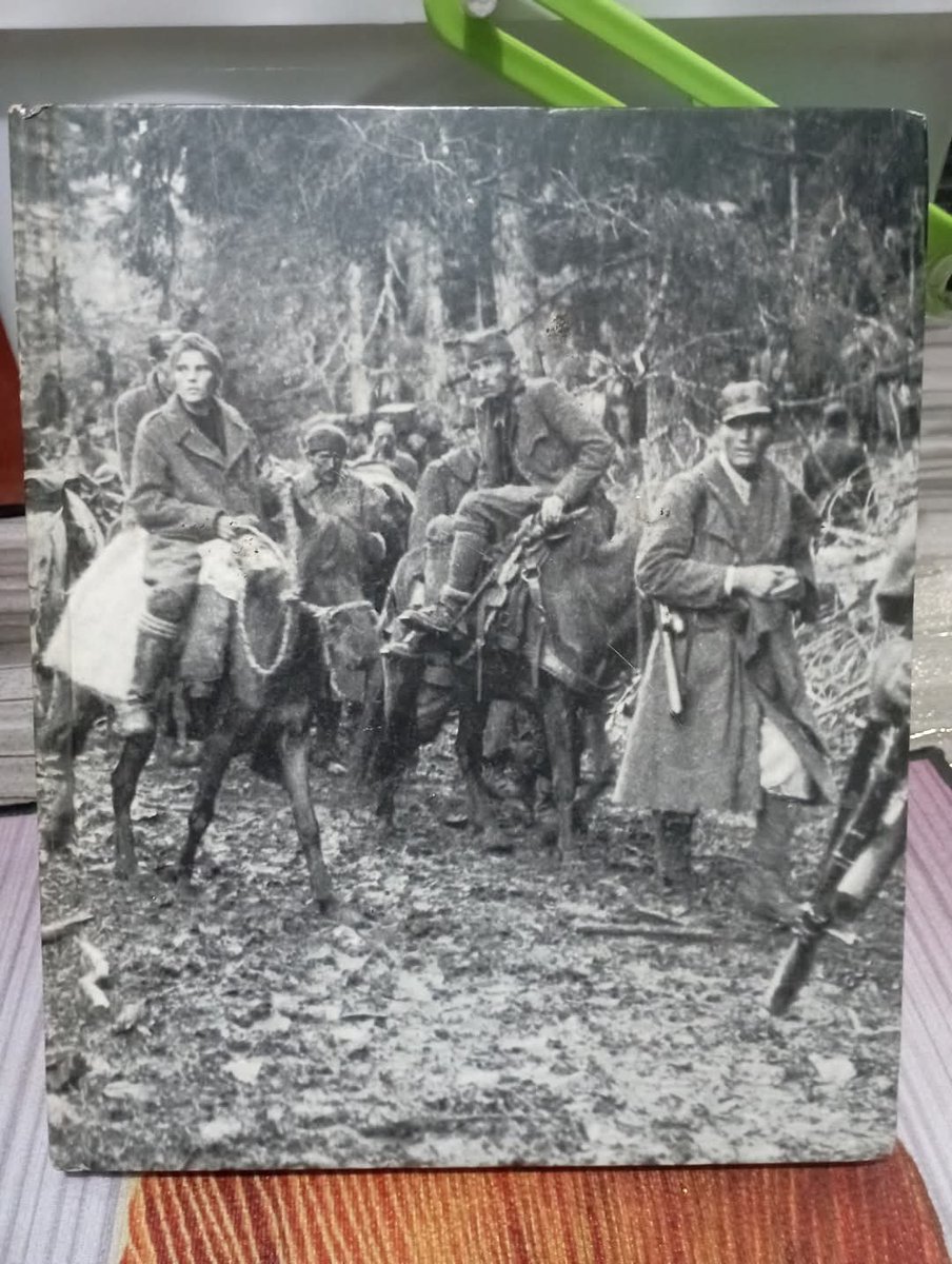 Seri WW II Time Life
Bahasa Inggris
Hard cover
Ukuran buku besar.
Tebal 208 Halamqn
Rp 100.000 per buku
WA  0888-2542-292