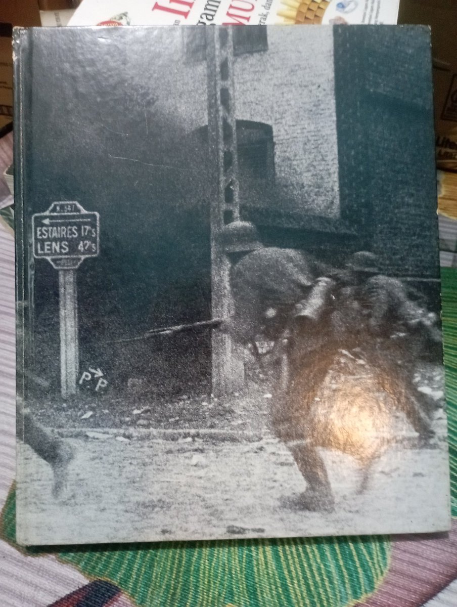 Seri WW II Time Life
Bahasa Inggris
Hard cover
Ukuran buku besar.
Tebal 208 Halamqn
Rp 100.000 per buku
WA  0888-2542-292