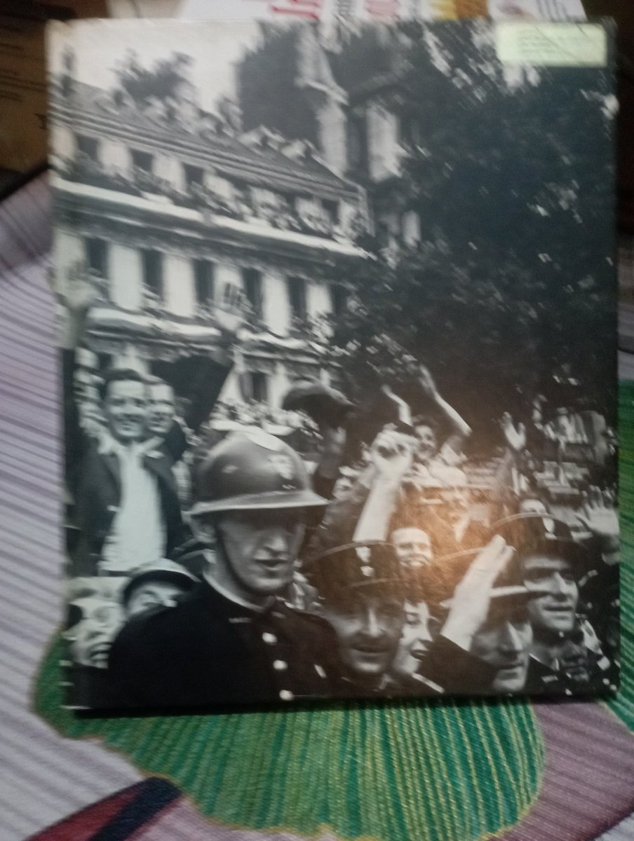 Seri WW II Time Life
Bahasa Inggris
Hard cover
Ukuran buku besar.
Tebal 208 Halamqn
Rp 100.000 per buku
WA  0888-2542-292