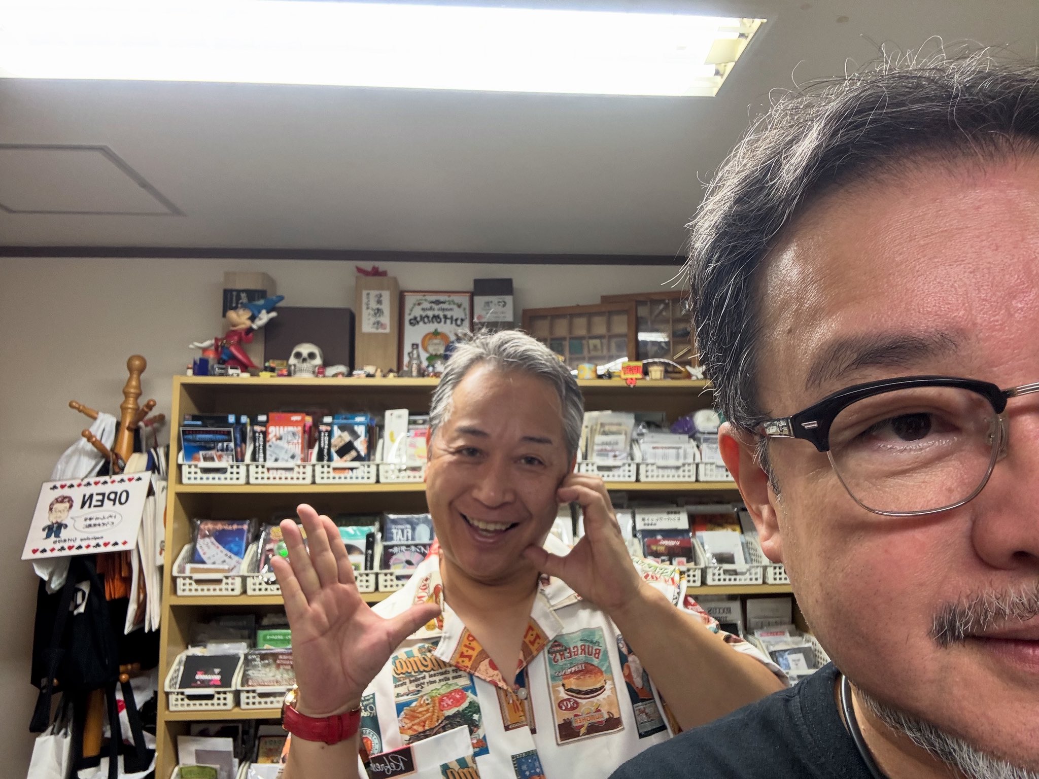 マジックテーブルオーダー制なので世界にひとつです お誕生日】 本日9月15日は「鬼滅の刃」より、伊黒小芭内の誕生日