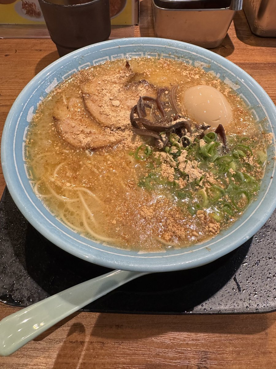 kon_engineer's tweet photo. 九州行って食べた熊本ラーメンと博多ラーメン https://t.co/2exGJUWzC5