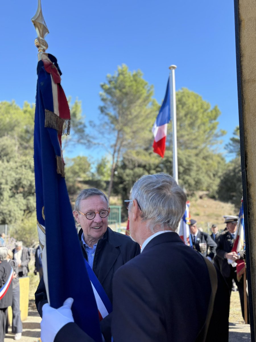À Jouques, devant le Mémorial national des Harkis, nous avons rendu hommage aux Harkis. <a href="/Philippe_Kln/">Philippe Klein</a> et <a href="/AlainParra/">Alain PARRA</a> tiennent à célébrer leur courage et leur fidélité. 🇫🇷 

#Memoire #aixenprovence