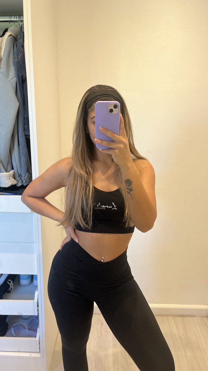 Happy Friday ✨🖤