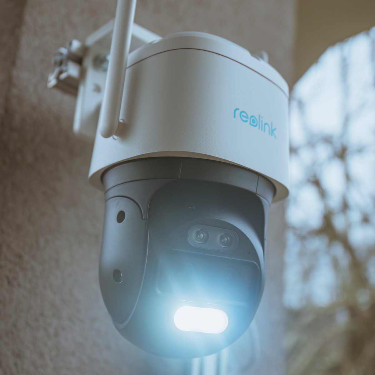 ReolinkTech's tweet image. Equipped with a large F1.6 aperture and 6500K spotlights, our TrackMix WiFi delivers vibrant, detailed visuals even in low light. Whether it's dusk, dim interiors, or tricky shadows, your footage stays crisp and true.
📷 Credit: salvo_nomad_by_fate
🎉 Special Offer: Get 20% OFF…