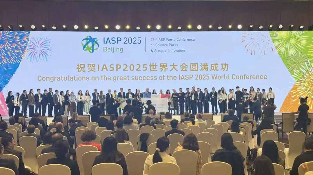 SpotlightBJ's tweet photo. At the World Conference on #ScienceParks and Areas of Innovation, 42 new cooperation projects were launched between Chinese and foreign science parks and innovation entities.β¨π #SpotlightBeijing #RobustBeijing #InternationalBeijing #ZGC #Ztown #IASP2025
@Zhongguancun11 https://t.co/1TkFGvkjgm
