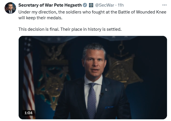 Collabblues's tweet photo. 🇺🇸 "Vous ne connaissez pas la bataille de Wounded Knee ? Une page glorieuse de mon histoire, à n'en pas douter, à peu près autant que l'esclavage"
🇪🇺 "C'est quoi ?"
🇺🇸 "C'est de la gloire en barre"
🏹 "Je vais faire la traduction, hein, qu'il n'y ait pas de malentendus" https://t.co/8fDeZlJI5a
