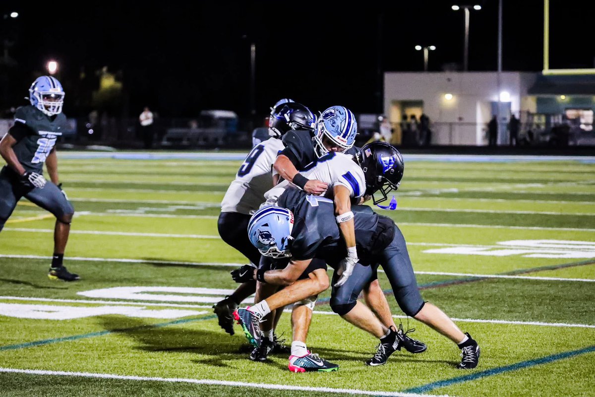 coachmreece's tweet photo. Run and Hit!! ๐บ #BeatCrest #FTC ๐ฐ#NonNegotiable @NewsomeWolvesFB https://t.co/GafgCWSDm2
