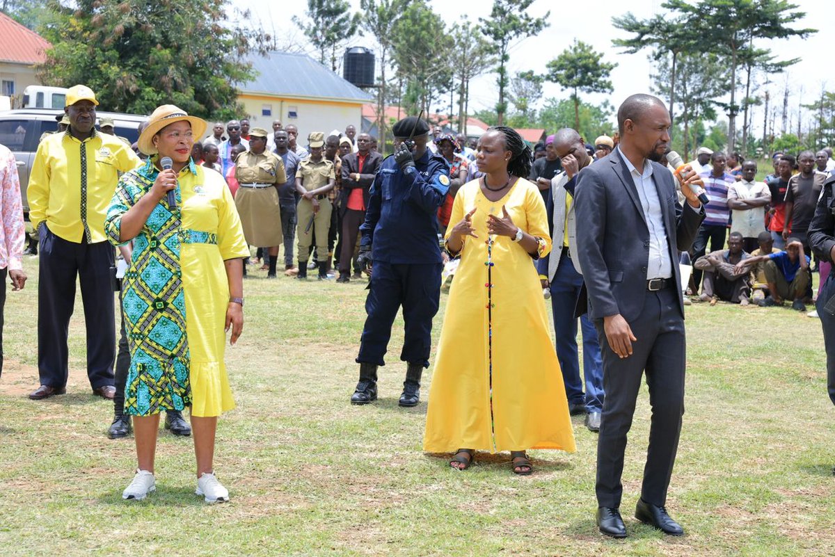 AnitahAmong's tweet image. I am excited to engage with the dynamic structures of @NRMOnline in Namayingo District. I commended them for their excellent work in mobilizing support for President @KagutaMuseveni and all @NRMOnline flag bearers.

I also made humble contributions to the savings and credit…