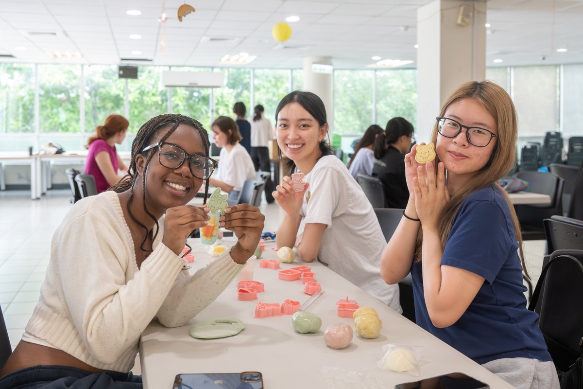 NTHU_TAIWAN's tweet photo. 🎑Mid-Autumn Festival Cultural Activities at NTHU
 
International students joined hands-on activities: 
🥮 Mooncake-shaped soaps &amp; DIY red bean &amp; pineapple cakes 
🔥 BBQ skewers &amp; pastry charms 
Students experienced Taiwan’s festival culture and made lasting memories!
#NTHU https://t.co/oaLwsZM3SM