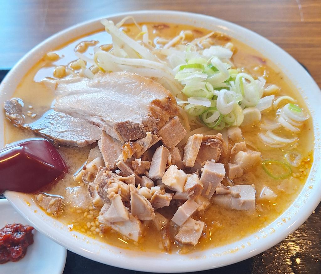 OsamuSuda's tweet photo. ��規openのお店に初訪問で味噌ラーメンを注文。

麺が太縮れだから食べ応えアリ。

また行こうかな...。

#麺屋酒田新庄店 https://t.co/vv0sRr78rE