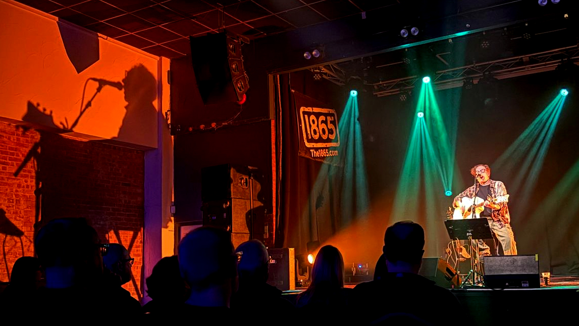 Smudge7's tweet photo. Caught in my shadow.
@mileshuntTWS lit up @the1865 last night with songs old &amp; new, plus stories that made the music shine even brighter. Hup! https://t.co/nYqowjZW6g