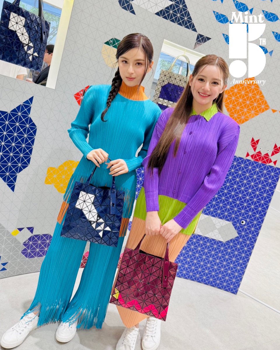 สีสันสดใส! #MintReports สแนปลุคสวยของสาว ‘พรีม-มิ้ม’ ที่มาร่วมเปิดตัวร้านโฉมใหม่ PLEATS PLEASE ISSEY MIYAKE และ BAO BAO ISSEY MIYAKE ณ ชั้น G, EMQUARTIER 💚

#PRIMxBAOBAO
#EverydaywithBAOBAOxMim 
#everydaywithBAOBAO 
#primiily #mimrattanawadee 
#MintNews