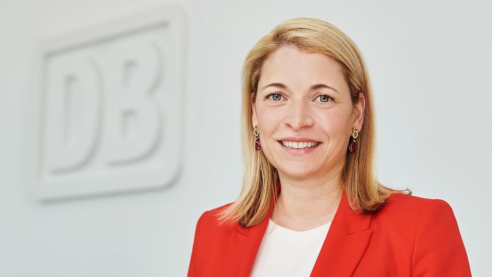 Jeden Freitag liefert der Mobimag-Newsletter eine Übersicht der wichtigsten Schlagzeilen. Diese Woche mit der neuen DB-Chefin, schlechten Nachrichten für den Bahnanschluss des Euroairports und einem neuen Anlauf für den Seetunnel.

Kostenlos testen auf mobimag.ch/newsletter.