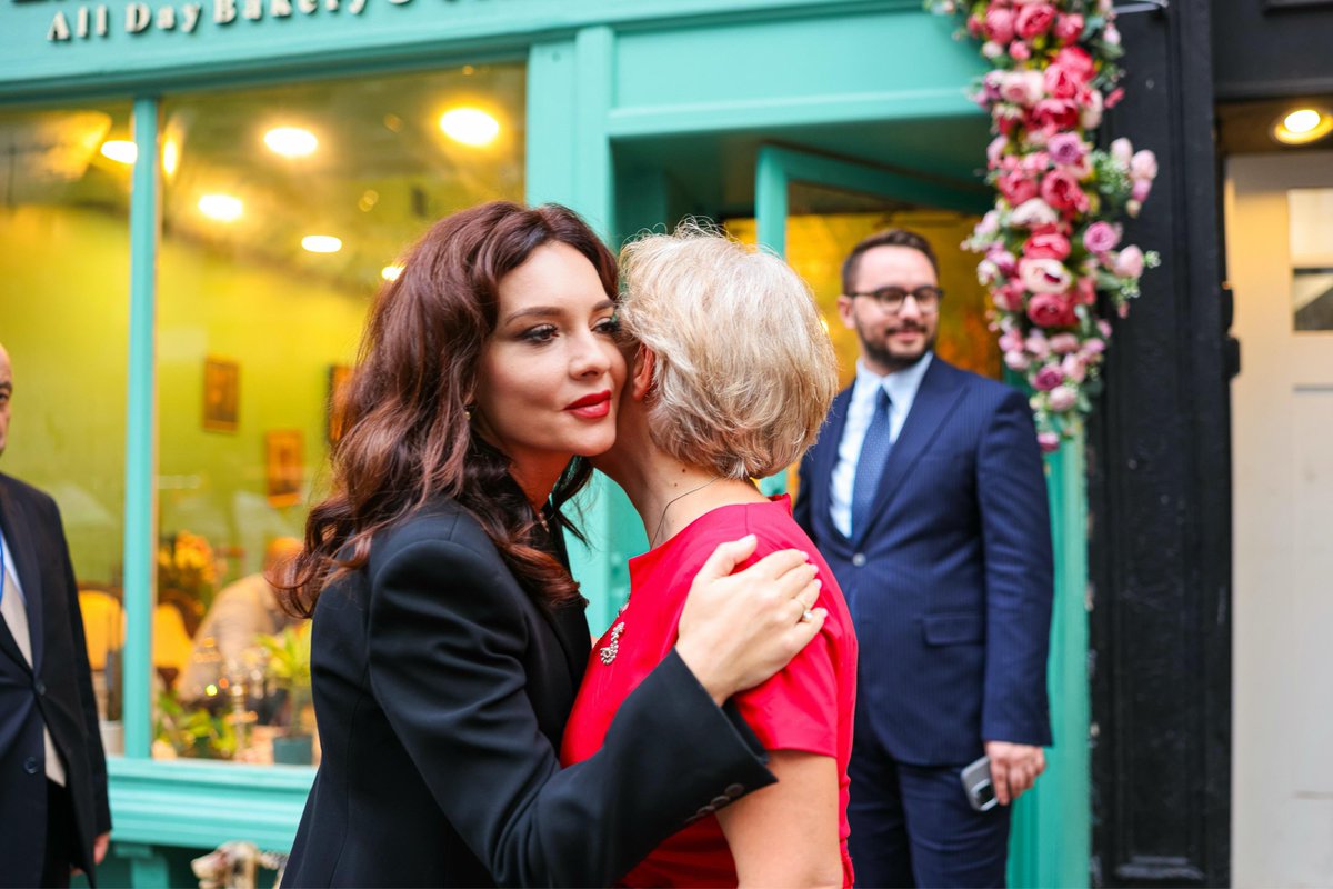 elisaspiropali's tweet image. 🇦🇱🫶🇽🇰 Takim miqësor pune me @gervallaschwarz, ku jo vetëm rastësia na veshi kuq e zi.☺️

#Bashkë🤝
#UNGA80🇺🇳