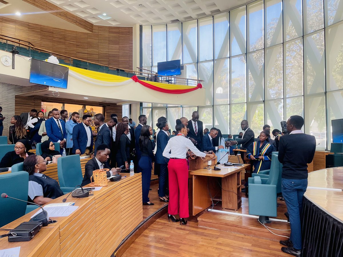 🟢 ONGOING: Delegates are voting for the next Speaker of the East African Youth Parliament 2025–2027 🗳️

For the first time, the Speaker will serve a 2-year term, unlike previous parliaments where the mandate lasted just one year. 
#EAYP2024