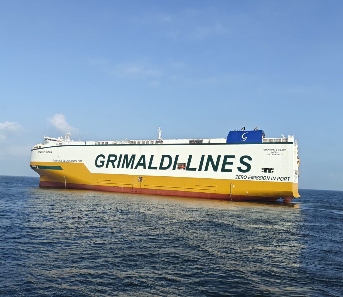 WorldCargoNews's tweet image. 🚜 Grande Svezia enters service with a heavy cargo profile: tinyurl.com/4b9c2cxa 
@GrimaldiLines 
#ProjectCargo #Shipping #RoRo #Logistics #WorldCargoNews