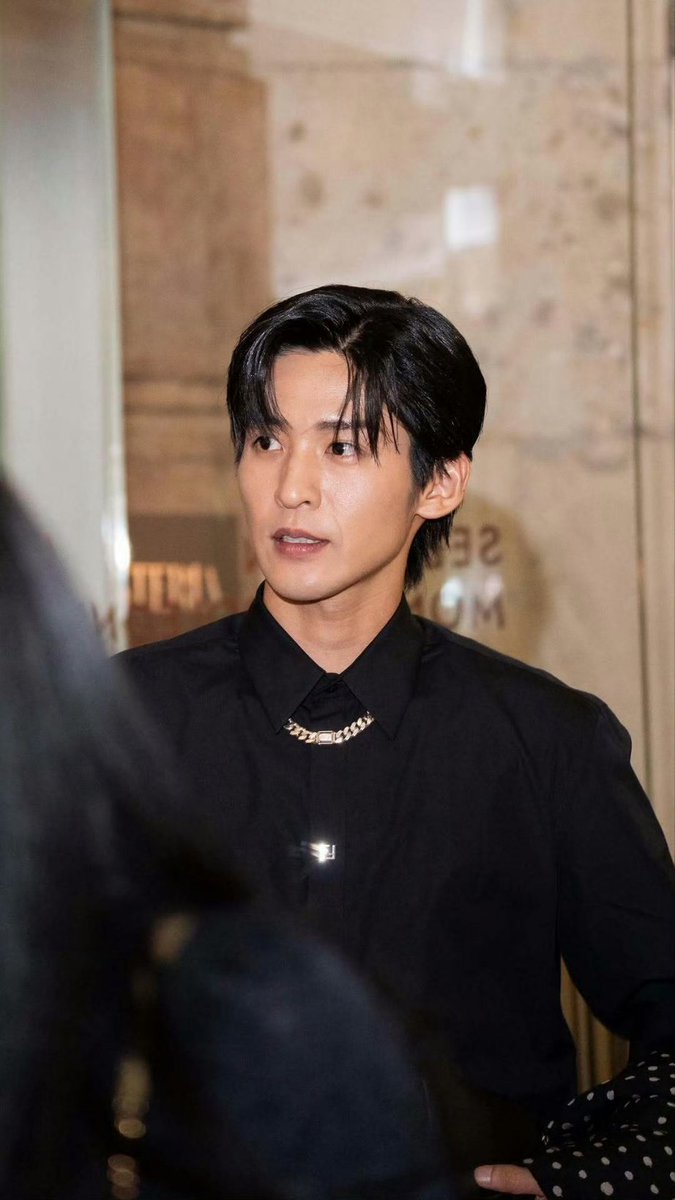 kappasuikaaa's tweet photo. You know what is SO amazing about this set of photos? 
Is that the photographer captured Meguro in natural lighting without seeing the need to overly whitewash him or put any filters on him. 

God I love this SO MUCH. 

©️ michela.tavola on ig https://t.co/163WFJ4hcE
