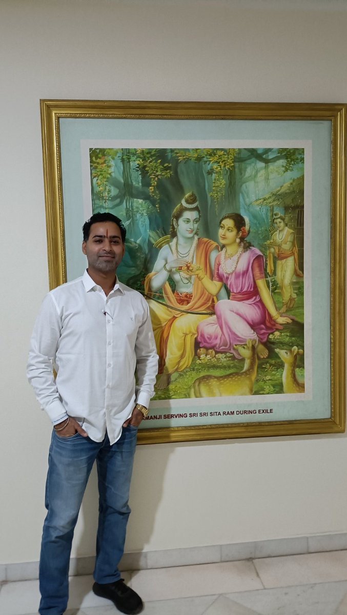 "प्रबिसि नगर कीजे सब काजा, 
        हृदय राखी कौशलपुर राजा" 

#sitaram
#hanuman