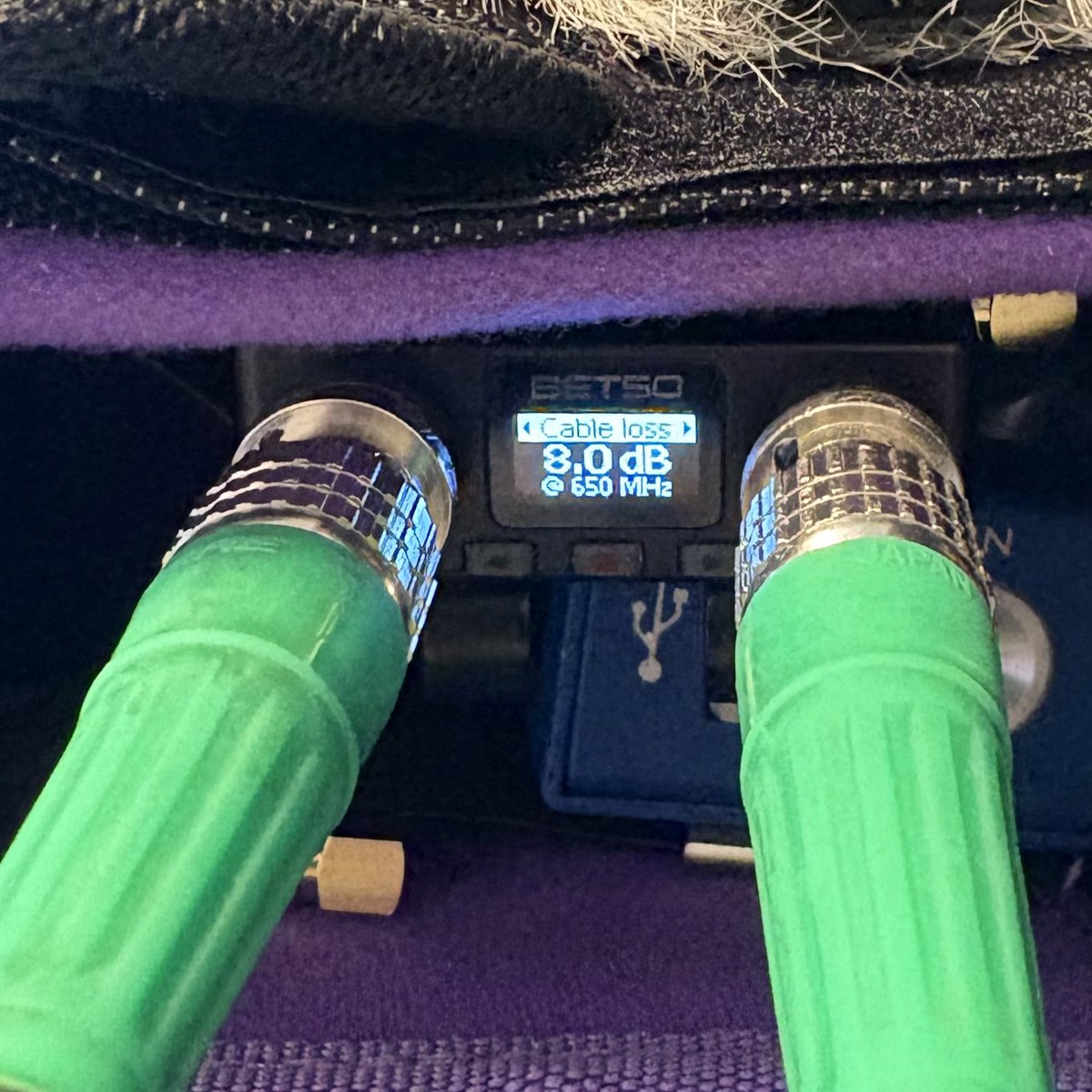 使っているアクティブアンテナのRFゲインを+8dB固定にしてるので、プラマイゼロになる長さのケーブルを作って計測。
ぴったりでテンション上がる。