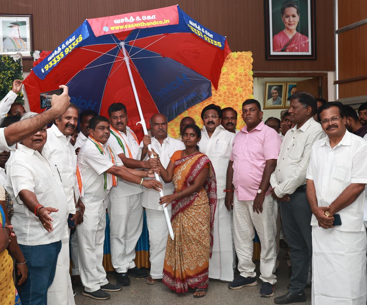 தமிழ்நாடு மீனவர் காங்கிரஸ் சார்பில், முன்னாள் பாரத பிரதமர் டாக்டர் மன்மோகன்சிங், பெருந்தலைவர் காமராஜர் அவர்களின் அமைச்சரவையில் மீன்வளம் மற்றும் உள்ளாட்சித்துறை அமைச்சராக இருந்த அன்னை லூர்தம்மாள் சைமன், ஓமந்தூர் திரு. இராமசாமி ரெட்டியார் அவர்களின் அமைச்சரவையில் மீன்வளம் மற்றும்