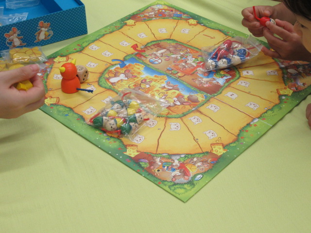 9/７にインターナショナルボードゲームクラブを開催！小さいお子さんから大人の方までみなさん楽しんでいました。
次回は10/５(日)15時です。ぜひ遊びに来てください！
＃西葛西図書館　＃ボードゲーム