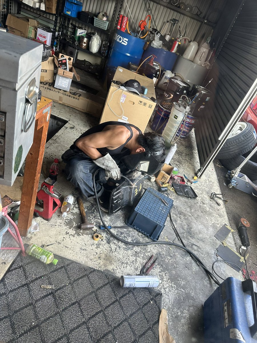 タンクトップ溶接工！
強いです！！