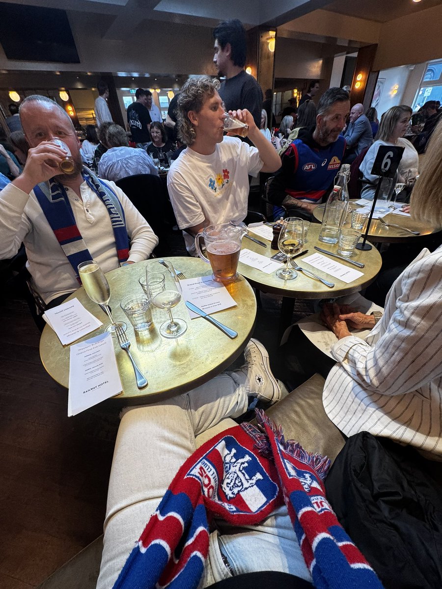 tk_bulba's tweet image. Great arvo at the western bulldogs #AFLGrandFinal eve lunch! #westernbulldogs #mightywest #godogs @westerndogbulls