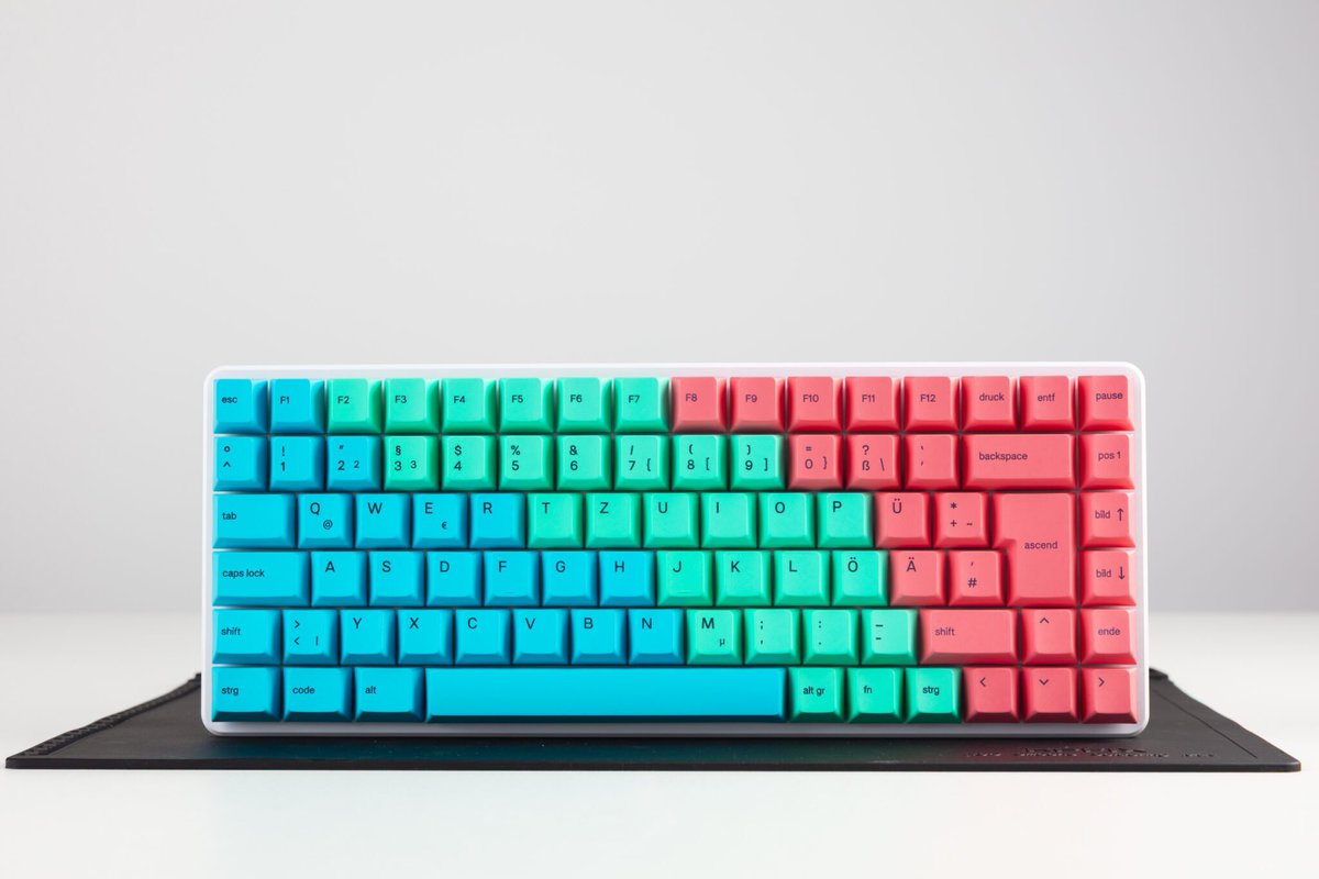 kotecinho's tweet image. all-in-one PC inside a keyboard: Raspberry Pi 500+