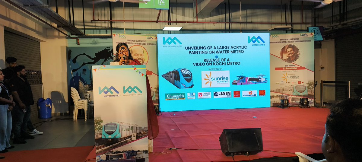 TheSouthfirst's tweet image. #Kerala: Industries Minister #PRajeev on Thursday unveiled an acrylic painting of the #WaterMetro, created by Cyberdome Inspector A. Ananthalal, and also released a video on the project. 

The evening event drew a large crowd and was attended by KMRL Managing Director Loknath…