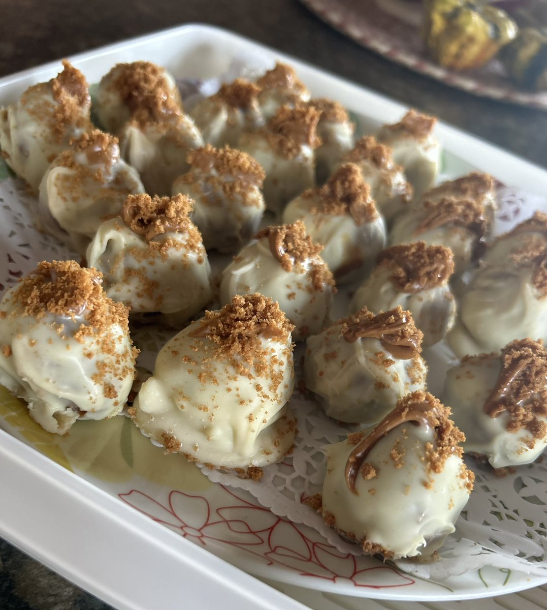 2 dozen white chocolate <a href="/BiscoffUK/">Biscoff UK</a> balls ready for the <a href="/macmillancancer/">Macmillan Cancer Support</a> coffee afternoon <a href="/LynasFoodGroup/">Lynas Foodservice - Delivering You More</a>. The question is - will they last to this afternoon?!