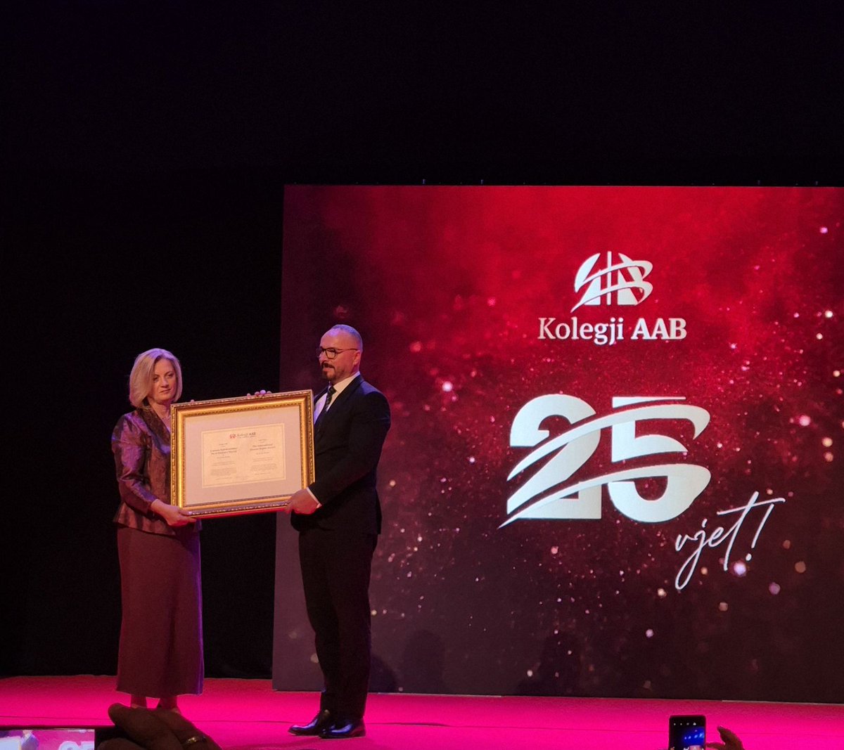 𝐈𝐧𝐭𝐞𝐫𝐧𝐚𝐭𝐢𝐨𝐧𝐚𝐥 𝐇𝐮𝐦𝐚𝐧 𝐑𝐢𝐠𝐡𝐭𝐬 𝐀𝐰𝐚𝐫𝐝 𝟐𝟎𝟐𝟓

Ms.Feride Rushiti, was honored by AAB College with the International Human Rights Award.
This recognition is not just an award, it is a call for all of us to do more together for justice, healing and hope.