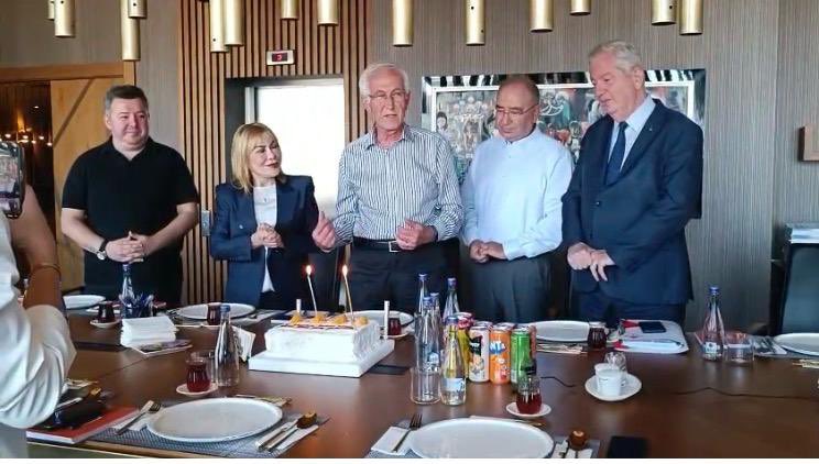 Sağlığı Geliştirme ve Sigarayla Mücadele Derneği olarak yayınladığımız  “Sigara Alarmı” dergisinin ikinci sayısını kutlamak üzere değerli hocalarımız, editörlerimiz ve hakem kurulumuzla bir araya geldik.

Toplantıda; yeni sayımızın hazırlık süreci değerlendirildi, sigarayla