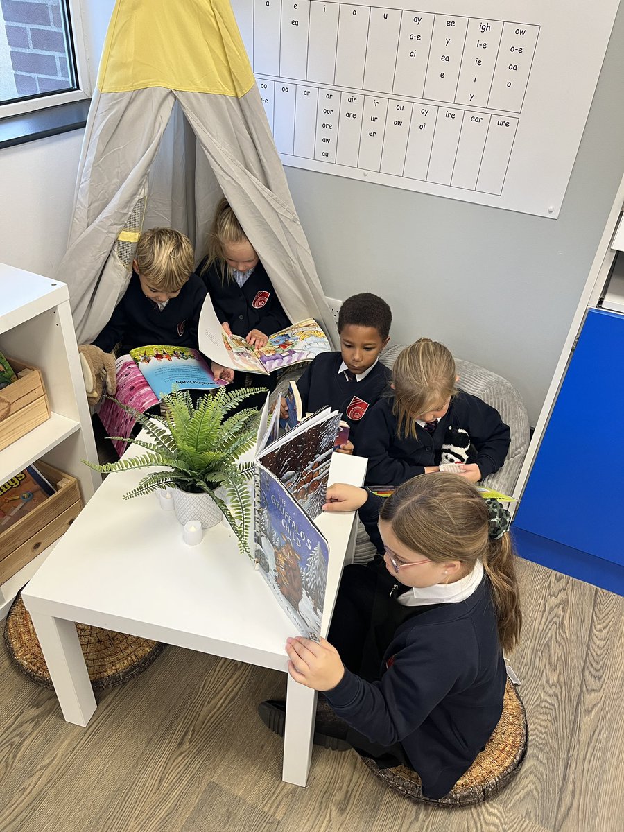 halfpennylane's tweet image. ✨ Mornings at HPL start with a book! 📚 Our pupils are diving into stories, sparking imaginations, and discovering the joy of reading for pleasure. What better way to begin the day? 🌞 #ReadingForPleasure #LoveToRead #HPL
