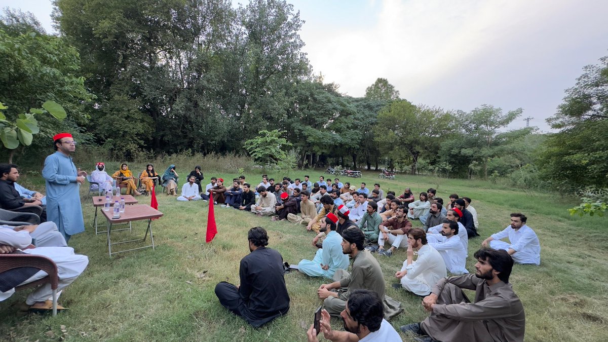 Majid_Momand's tweet photo. Had a thought-provoking &amp; insightful discussion on “Student politics” with @khanzamankakar organized by #PSFNUML,  yesterday. We strongly condemned the assassination of Zubair Jan Baloch, ex-chairman BSO Pajjar &amp; demanded the immediate restoration of Student Unions. 
#PSF #ANP 🚩 https://t.co/EZdU7AO1Xy