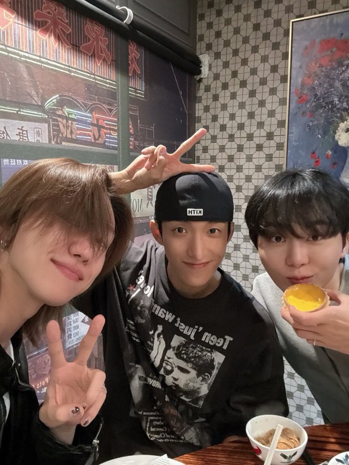 svt archive tweet media