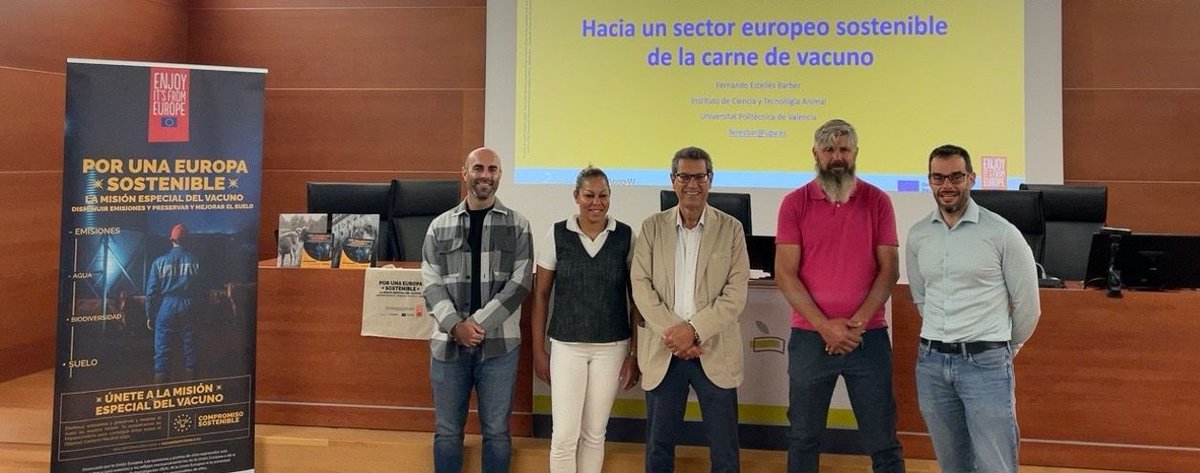 🌍🐮 Ayer celebramos la jornada 📝 “#Sostenibilidad ambiental: la misión especial del vacuno”.
👉 Promovida por nuestro profesor 👨‍🏫 Fernando Estellés, el encuentro permitió reflexionar sobre el papel clave de la ganadería en la sostenibilidad.
#ETSEAMN #UPV #Sostenibilidad
