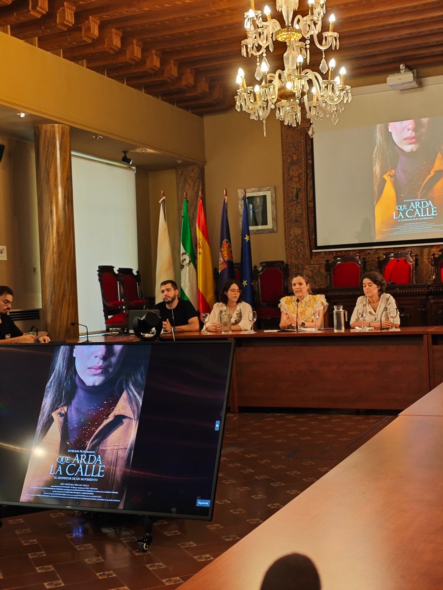 "Que arda la calle" explorando el feminismo desde la TAV. Un documental en el que se cuenta la historia de muchas mujeres, la historia de nuestras abuelas, de nuestras madres... Así lo dice <a href="/MarOgea/">Mar_Ogea</a>, IP de este maravilloso proyecto