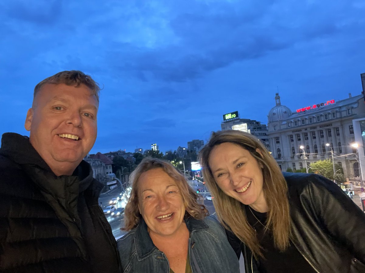 In_to_recovery's tweet image. Training in #bucharest #romania 

A co-created space for people to share their knowledge and reflections around addiction and trauma. 

The @The_GrowingEdge training is a framework to build on with peronsal, local, national and cultural knowledge 

#CuriousNotCritical