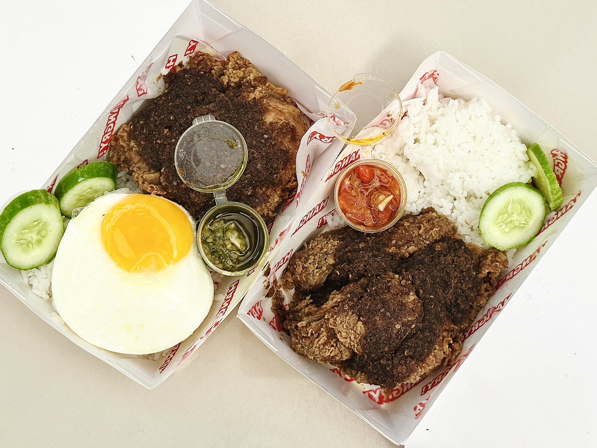 Seriusan deh, definisi bahagia murah meriah ya mam Ayam Mak Dura aja 🤤✨
 
Apalagi bumbu hitam maduranya otentik asli medok parah! Perpaduan rasa gurih dengan ayam yg juicy, dicombo sama telor ceplok dan sambel korek+sambel ijo ASLIII SEDEP BANGETTT! 🔥