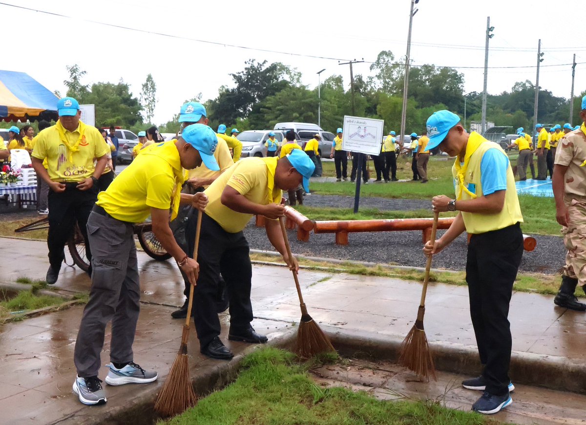 🔺 กองอำนวยการรักษาความมั่นคงภายในจังหวัดร้อยเอ็ด ร่วมพิธีเปิดกิจกรรมจิตอาสาพัฒนาและปรับปรุงภูมิทัศน์เนื่องในวันสำคัญของชาติไทย วันคล้ายวันสวรรคต สมเด็จพระมหิตลาธิเบศร อดุลยเดชวิกรม พระบรมราชชนก (วันมหิดล)
