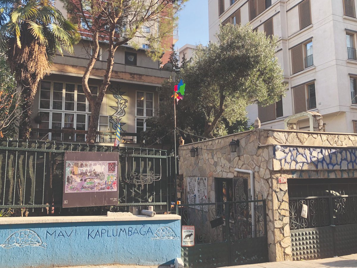 Bedri Rahmi Eyüboğlu’nun ‘Mavi Kaplumbağa Sanat Evi’ olarak bilinen Kalamış’taki ev-atölyesi, ölümünün 50. yıldönümünde halka açılıyor

<a href="/gkeuygun/">Gökçe Uygun</a> haberi 

gazetekadikoy.com.tr/kultur-sanat/m…